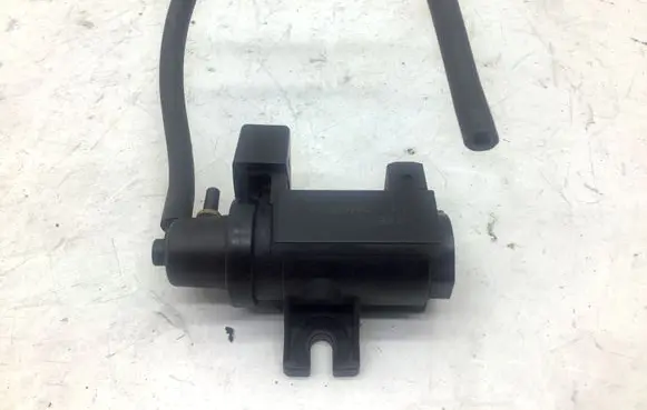 BMW 3 E90 E91 Turbo solenoid valve 70088712 7584628 11T031