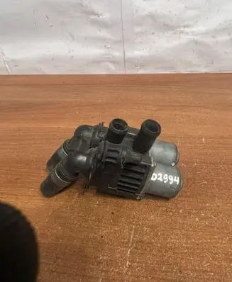 Mercedes-Benz E W210 Coolant heater control valve 0018307784 D2994