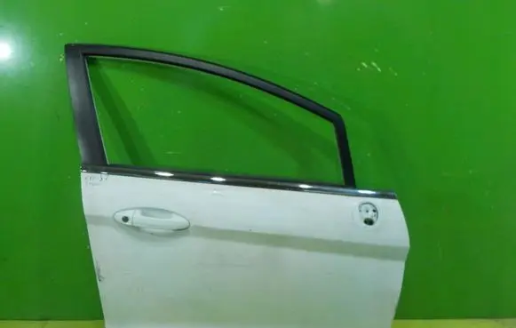 Ford Fiesta Front door PRZOD XP147