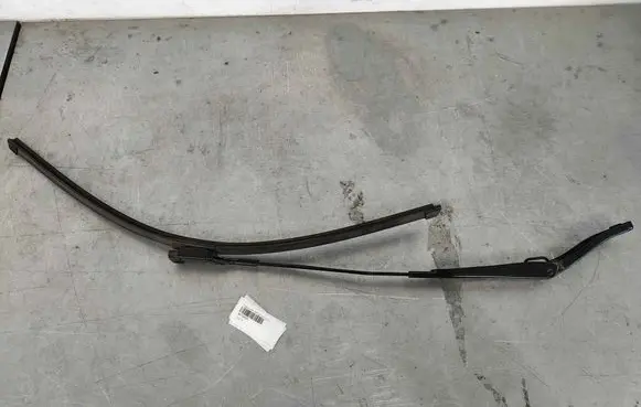 Volvo XC60 Front wiper blade arm 30753525