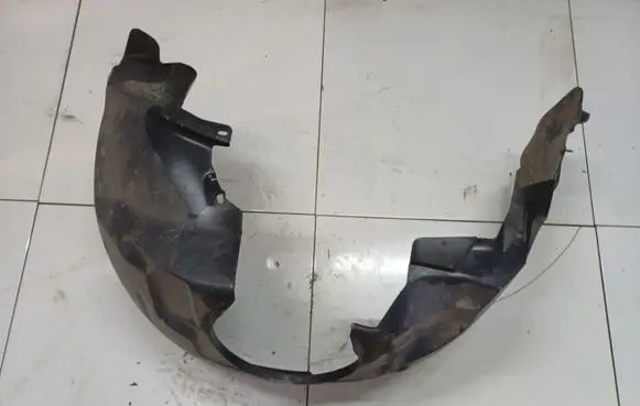 Ford Mondeo Mk III Front wheel arch liner splash guards 1S7116114A