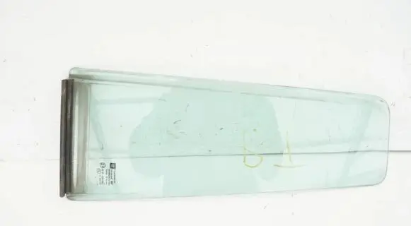 Opel Zafira B Front triangle window/glass 