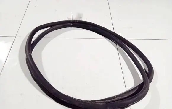 Volkswagen Touran I Rubber seal front coupe door 