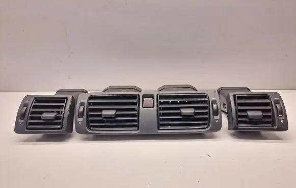 Volvo V50 Dash center air vent grill