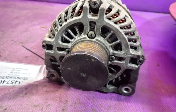 Renault Megane III Generator/alternator 231000024R