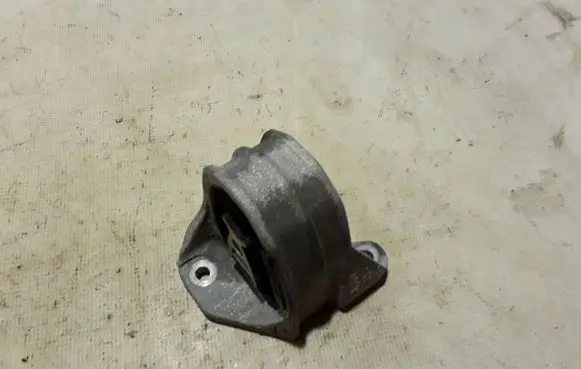Engine mount bracket