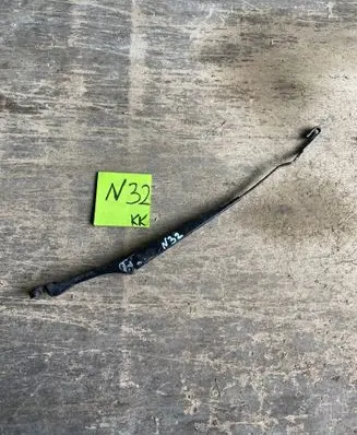 Volkswagen PASSAT B3 Front wiper blade arm
