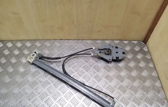 Rear door manual window regulator