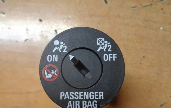Opel Meriva B Passenger airbag on/off switch 13577258
