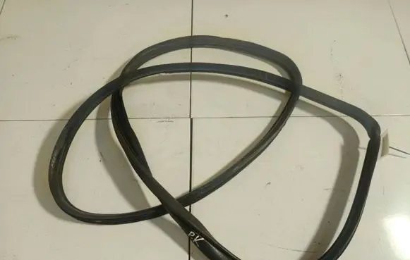 Peugeot 406 Rubber seal front coupe door 