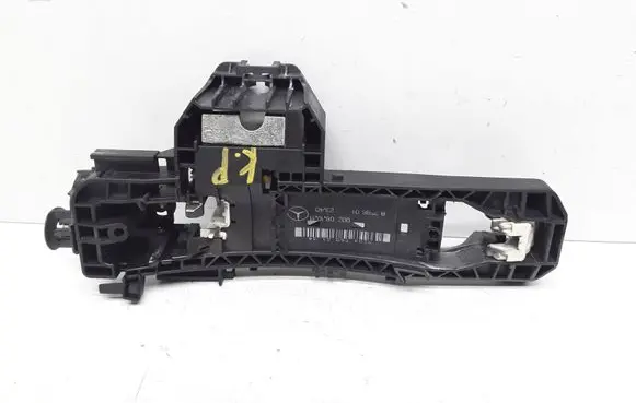 Mercedes-Benz E W212 Front door exterior handle/bracket A2047602134