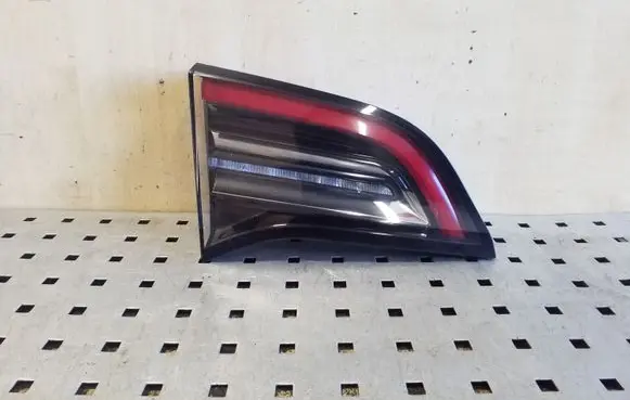 Tailgate rear/tail lights
