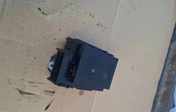 Volkswagen PASSAT B7 Ignition lock 3C0905843T