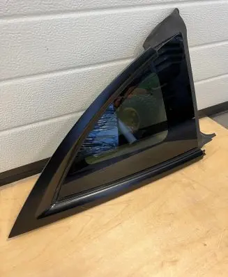 Tesla Model Y Rear side window 160080800C 1600808