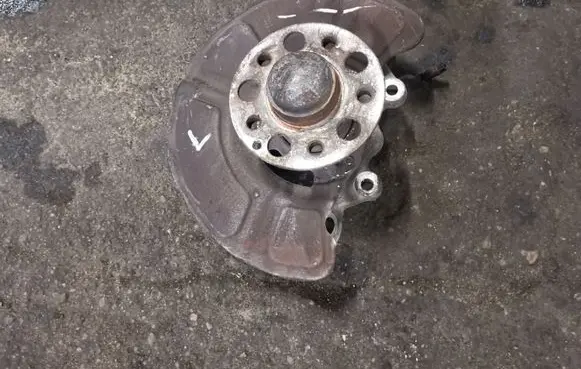Mercedes-Benz E W212 Front wheel hub