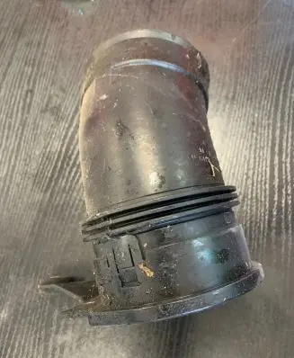 BMW 6 E63 E64 Air intake duct part 7521019
