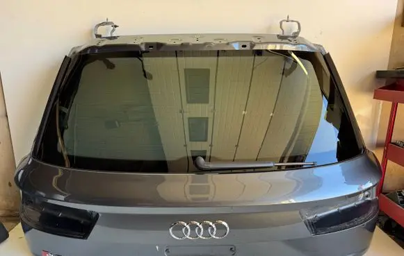 Tailgate/trunk/boot lid