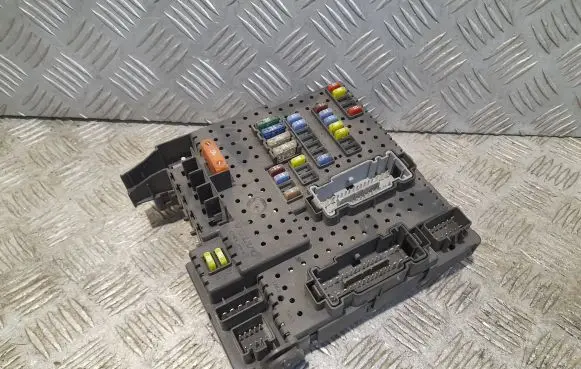 Volvo XC70 Fuse module 30786646 28080156 00007074144