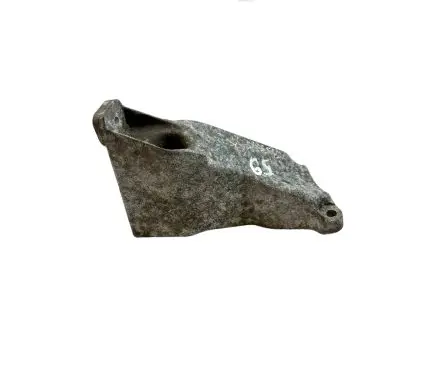 Volkswagen PASSAT B5.5 Engine mounting bracket 8D0199307P
