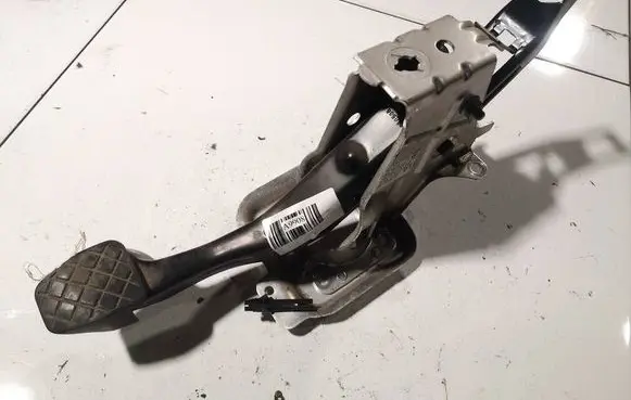 Volkswagen PASSAT B6 Clutch pedal 1k1721057ad