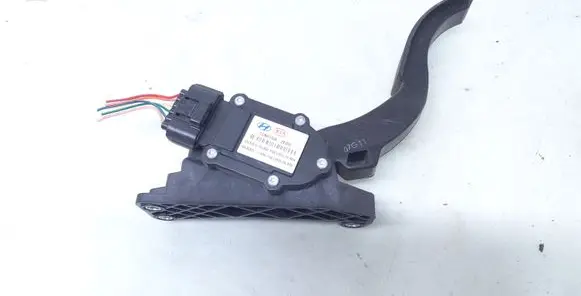 Hyundai Santa Fe Accelerator throttle pedal CGN0135A2B900 327262B900