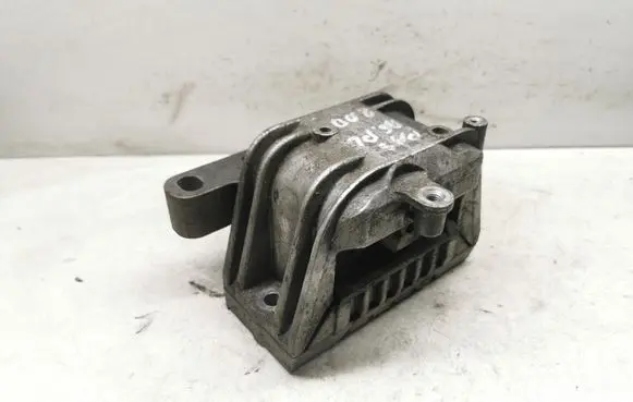 Volkswagen PASSAT B6 Engine mount bracket 1K0199262
