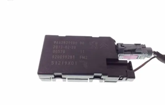 Citroen C4 II Picasso Aerial antenna amplifier 9663839980