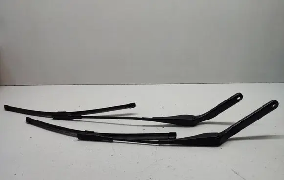 Front wiper blade arm
