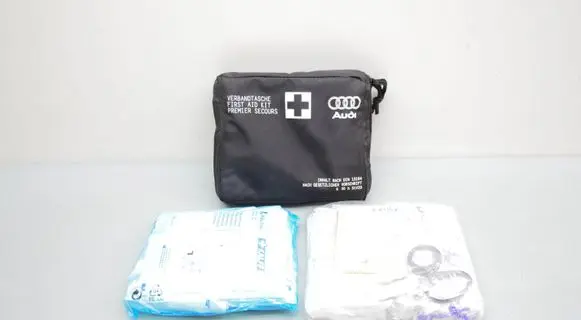 Audi A4 S4 B9 8W First aid kit 8W0860282B