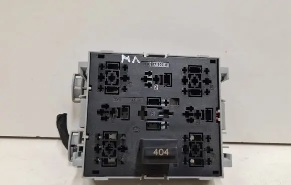 Volkswagen Touareg I Relay mounting block 7L0937503A 7M0951253C