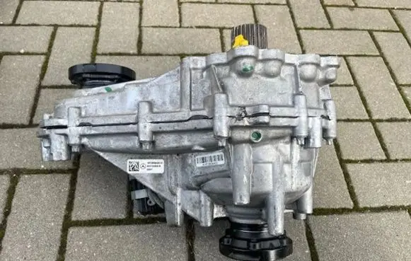 Gearbox transfer box case