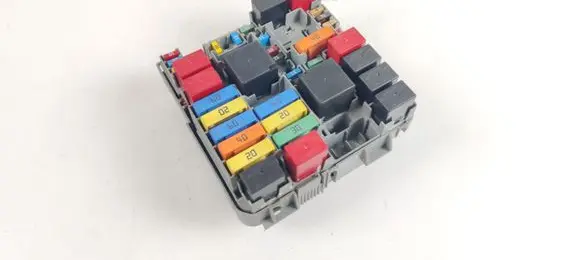 Opel Combo D Fuse module 52028777