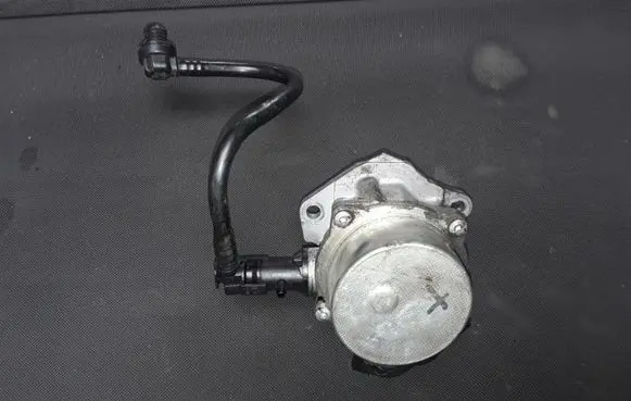 Renault Megane III Vacuum pump 8201005306B