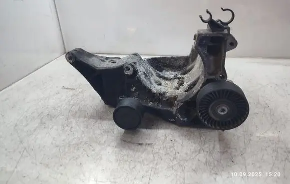 BMW 5 F10 F11 Generator/alternator bracket 7802639