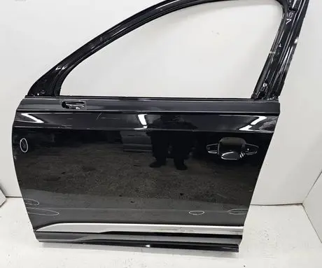 Audi Q7 4M Front door