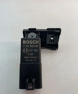 Volkswagen Caddy Glow plug pre-heat relay 0281003038