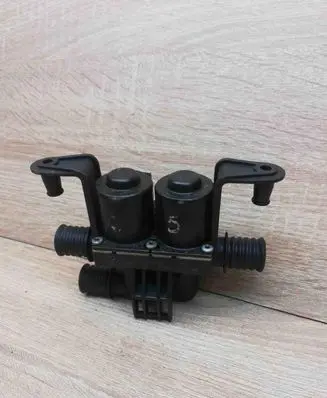 BMW X5 E53 Coolant heater control valve 6910544 090804