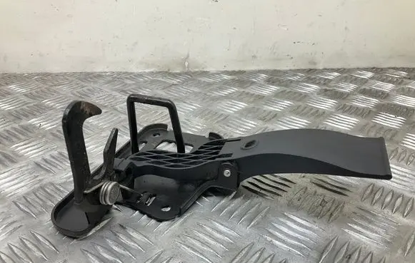Audi A5 8T 8F Engine bonnet/hood lock/latch loop/hook 8T0823480