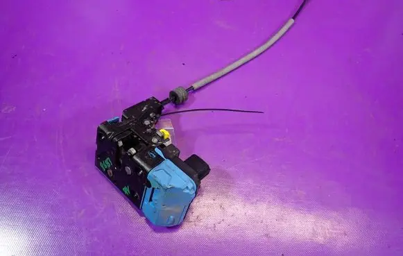 Volvo S60 Front door lock 