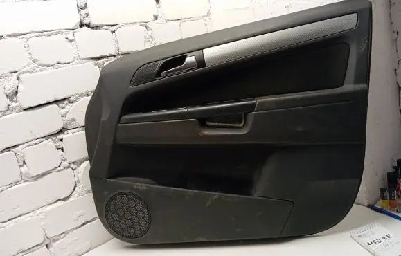 Opel Zafira B Front door card panel trim AHH26506 00E93632
