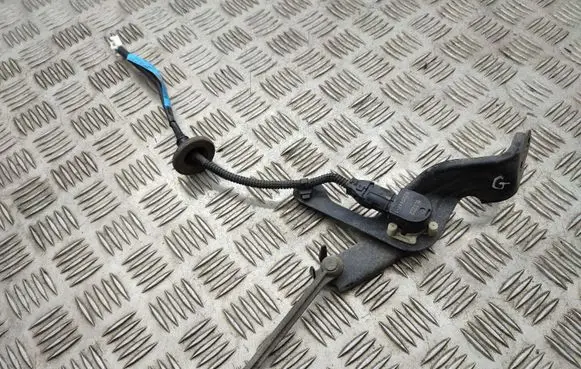 Mitsubishi Outlander Headlight/headlamp level sensor 8L1222 B2204471