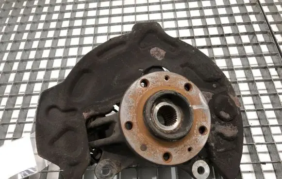 Peugeot 508 Front wheel hub spindle knuckle
