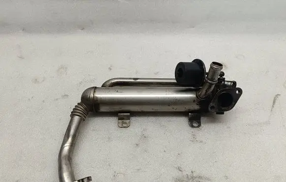 Volkswagen PASSAT B6 EGR valve cooler 03G131512AD V100 042907