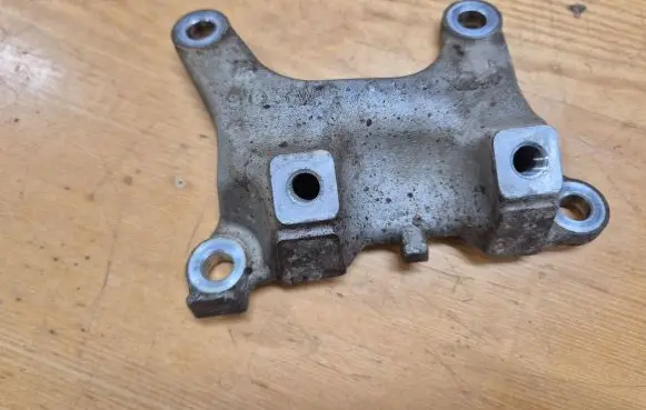 Honda CR-V Engine mounting bracket 90SWC