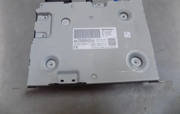 Citroen DS7 Crossback Radio/CD/DVD/GPS head unit 9825694580 10R0517170 A2C1227731401