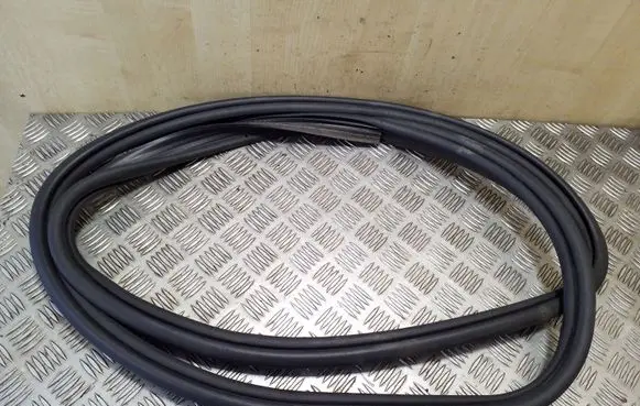 Volvo V50 Trunk rubber seal (body) 