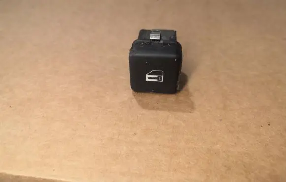 BMW 7 E38 Central locking switch button 8260828