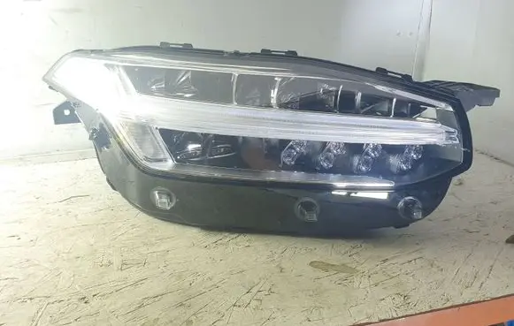 Volvo XC90 Headlight/headlamp 31655832