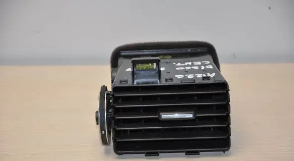 Land Rover Discovery Sport Dash center air vent grill FK72014L21BD