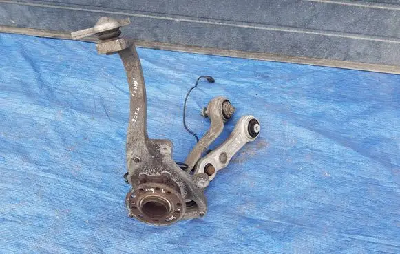Mercedes-Benz C W205 Front wheel hub spindle knuckle ZWROTNICA205BG